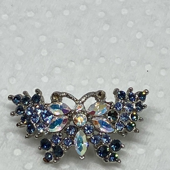 Rhinestone butterfly brooch silver tone pin - Picture 5 of 8